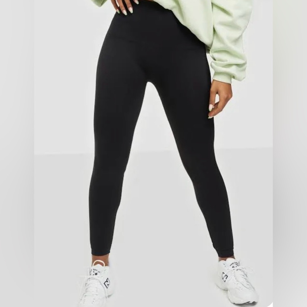 NWT Spanx Look At Me Now Leggings M